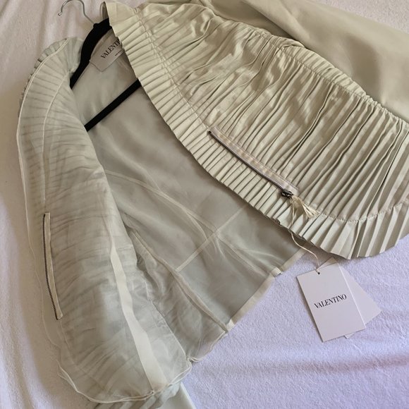 Valentino runway white pleated leather Jacket with silk tulle lining US 4 6 - Picture 3 of 13